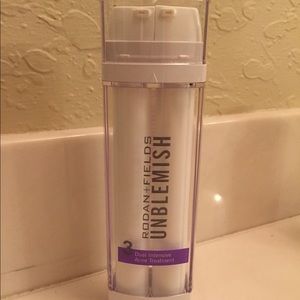 UNBLEMISH Dual Intensive Acne Treatment